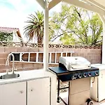Vacation Home In Vegas W Pool 2 Mile To Strip