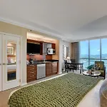 Classic Suite Mgm Signature 25Th Flr Pool View