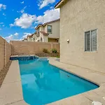 The Designer House With Heated Pool And 10 Min To Strip Great For Family