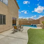 The Designer House With Heated Pool And 10 Min To Strip Great For Family