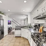 The Designer House With Heated Pool And 10 Min To Strip Great For Family