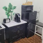 2 Bedroom Cozy Guesthouse Near The Strip