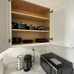 Estudio Moderno Y Acogedor