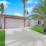 Luxury 4Br Vegas Retreat With Pool 10 Mins To Strip