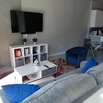 Gorgeous Studio High Rise
