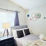 Near The Strip, Smart Tvs, Wifi, Private Garage And Backyard
