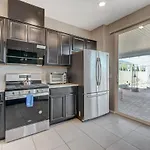 Cute Home Near The Strip