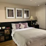 Le Noir, A Private Bedroom With A Private Entrance - Shared Bathroom