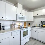 Vegas Getaway Near Strip! Sleeps 6!