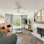 Pool & Hot Tub! Centrally Located, Less Than 3 Miles To The Strip!