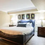 Stripviewsuites At Jockey Club