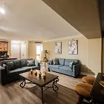Stripviewsuites At Jockey Club