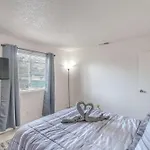 Stylish Stay Near Vegas Strip! Sleeps 6!