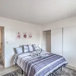 Stylish Stay Near Vegas Strip! Sleeps 6!