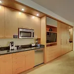 Trump Tower Studio Condo - Walk To Las Vegas Strip