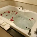 Luxury Suites International At The Signature