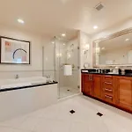Stripviewsuites At Signature