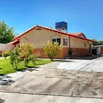 Las Vegas Elegance! Pool Table & Sparkling Pool! Home