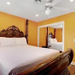 Las Vegas Elegance! Pool Table & Sparkling Pool! Home