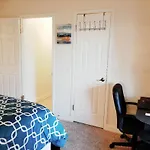 Lovely Condo! Walking Distance To The Strip With Pool And Spa