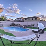Luxurious Vegas Digs Hot Tub, Bbq, Cabana And More!