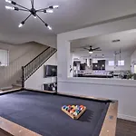 Luxurious Vegas Digs Hot Tub, Bbq, Cabana And More!