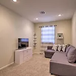 Luxurious Vegas Digs Hot Tub, Bbq, Cabana And More!