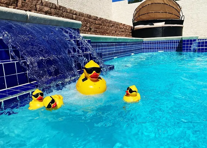 J Luxury Pool And Heat Jaccuzi House Of Las Vegas