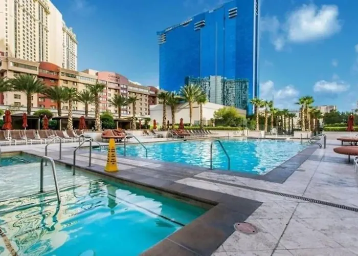 Signature Suites By Voyargo Deluxe Studio Mountain View 32Nd Fl