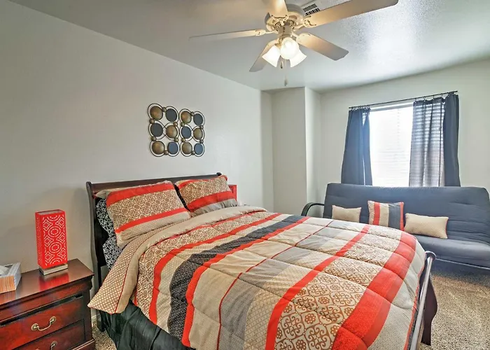 Spacious Las Vegas Home - Near Golfing And Hiking!