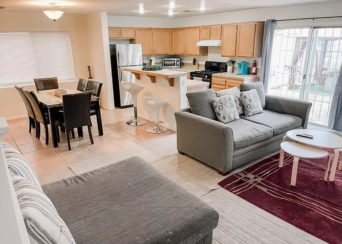 3 Bedroom 15Min To Strip/Fremont St Exp Fast Wifi
