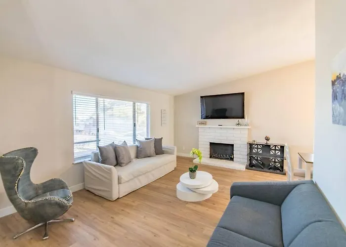 Stunning Renovated Home, Pool And Heated Spa