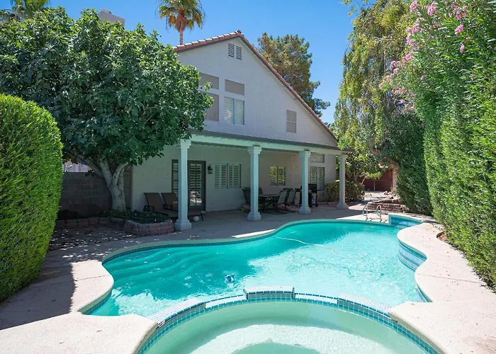 Brilliant 4 Bedroom House With Pool!
