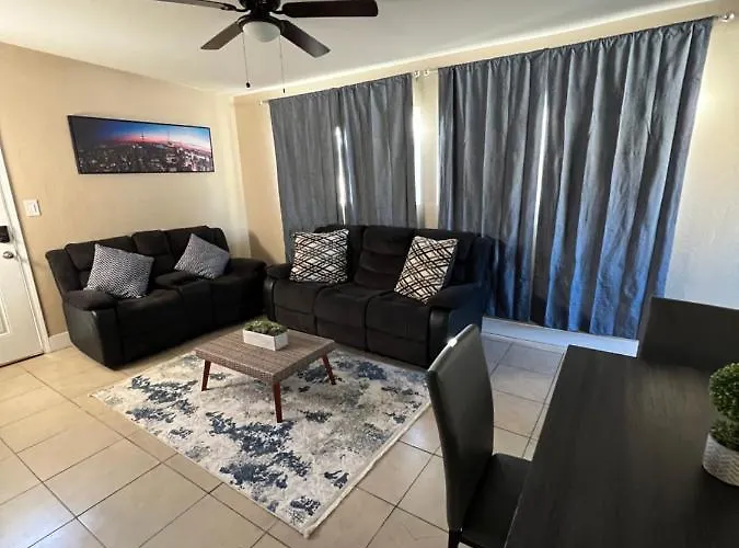 Central 3 Bedroom Flat W/ Private Yard