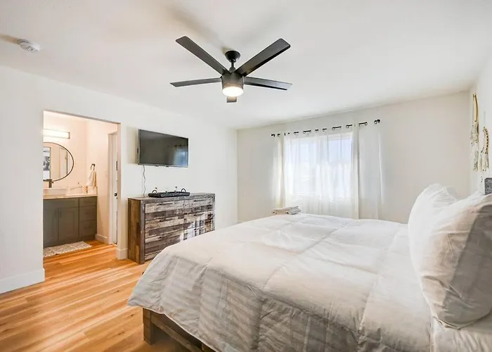 Orange Blossom 8 Bds+Casita+Pool