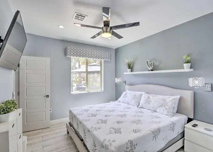Modern Las Vegas Home With Patio 10 Mi To The Strip