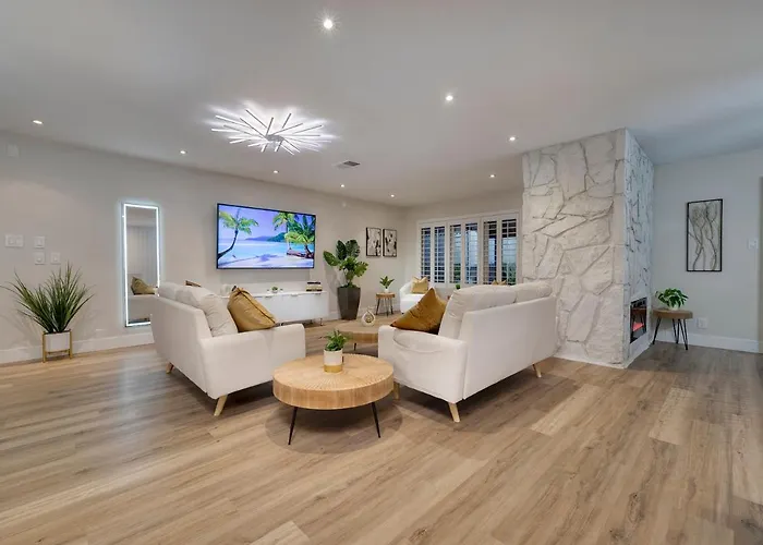 Single Story Minutes From Summerlin With Rv Parking & Dog Friendly