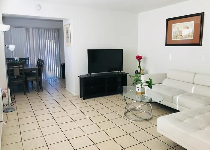 Super Comfortable And Beautiful 3 Bedrooms, 2 Baths House Renting