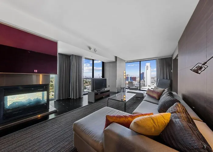 Huge Modern Luxury 17 Floor Panoramic Corner Suite With Open Balcony
