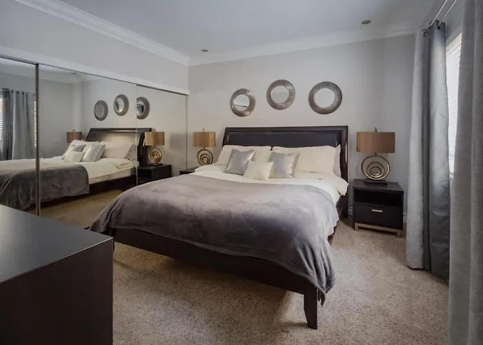 Fabulous Penthouse Apartment Las Vegas Strip View With Resort Amenities! 5 Min Walk To Main Attractions! Only Long Term Rentals Min 30 Nights!
