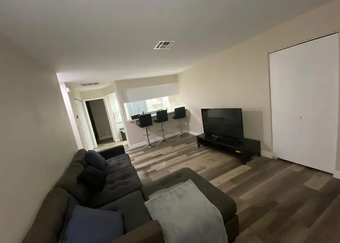Private Room. 5 Mins From Freemont. 10 Mins From Strip