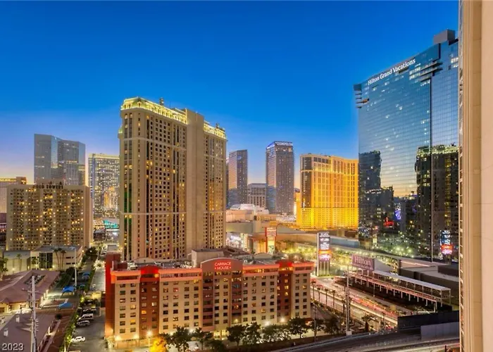Panorama Vista Suite- 1Br 2Ba, Full Kitchen, Strip View, Balcony, Corner Unit