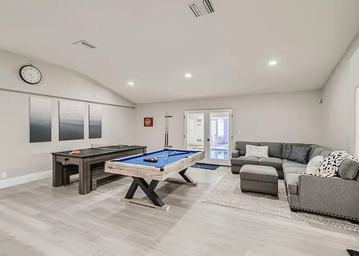 Namastay Villa 4K Sqft Sauna Indoor Pool