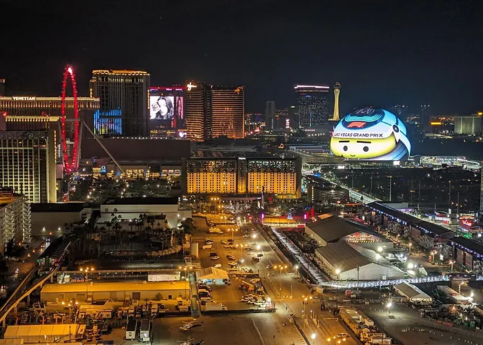 Penthouse Suite With Strip View At The Signature At Mgm Grand