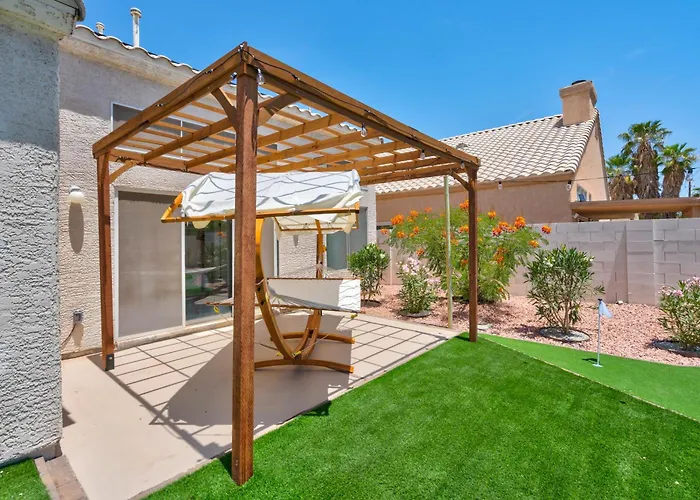8Br 5Ba Superhero Retreat-King Beds, Bbq, Hammock, Firepit, Minigolf, Workspace