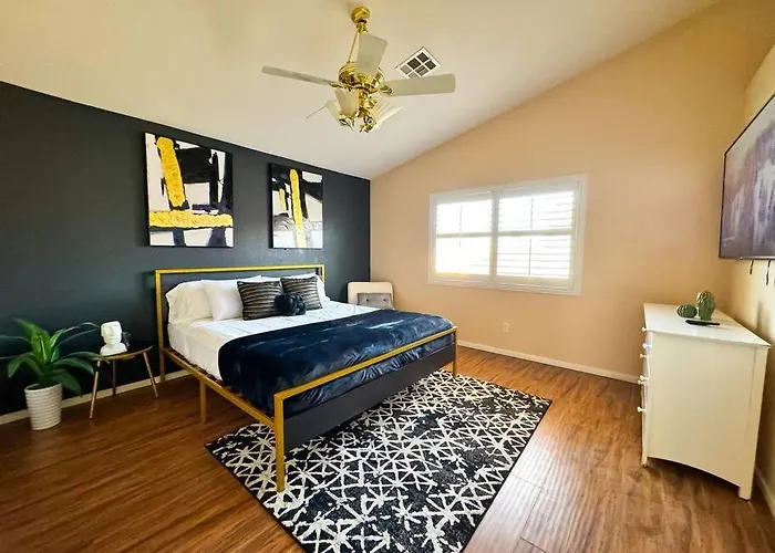Spacious 4Br Fam Retreat King Bed Wifi And Parking