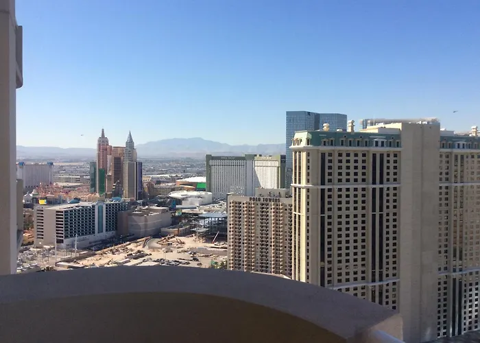 Signature Mgm Studio Condo Strip/Balcony