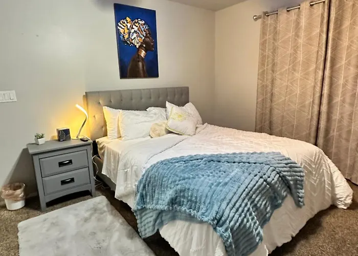 Spacious Cozy Room Close To Everything