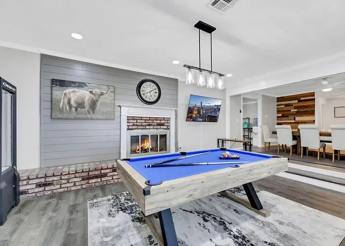 Modern Farmhouse Villa With Theater Room And Hot Tub