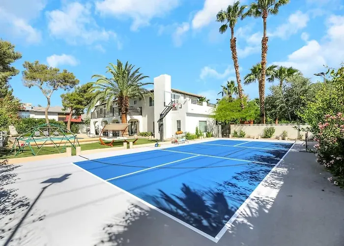 Ultimate Family Getaway Pickleball Heated Pool